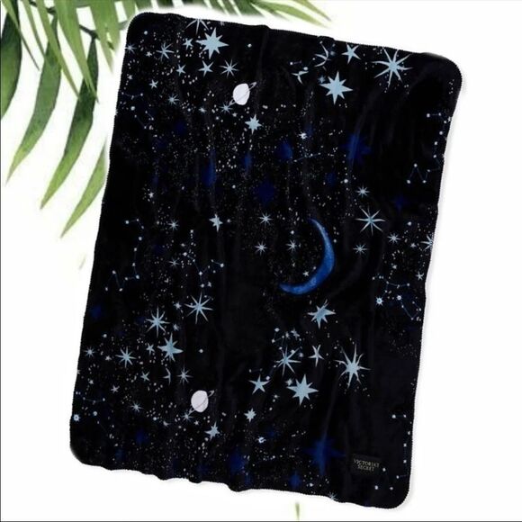 Victoria’s Secret Galaxy Pajama And Blanket Set - Picture 6 of 10